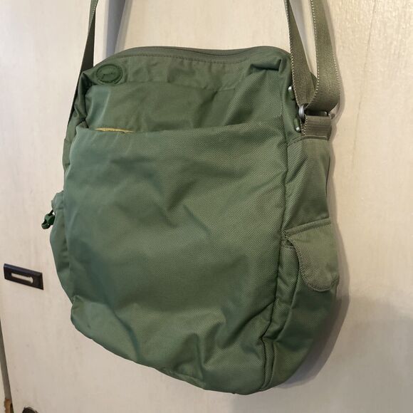 TUMI T-Tech Crossbody Messenger Bag Satchel Carry Green 5120 Preowned Has Wear - Picture 7 of 12